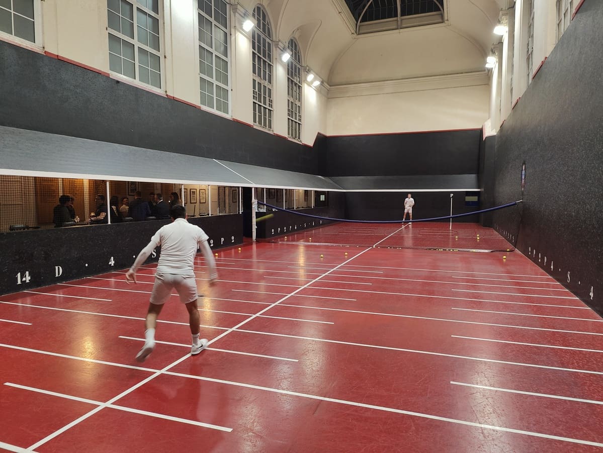 Jeu de paume - Precursor do tênis, integrou a programação de Londres-1908. Modalidade tem mais um milênio de existência. 