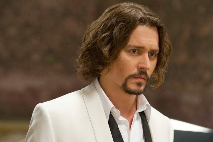 Porém, poucos sabem que a estreia dele no cinema aconteceu justamente no filme A Hora do Pesadelo. O filme foi lançado em 1984 e o jovem Depp tinha apenas 21 anos na época.