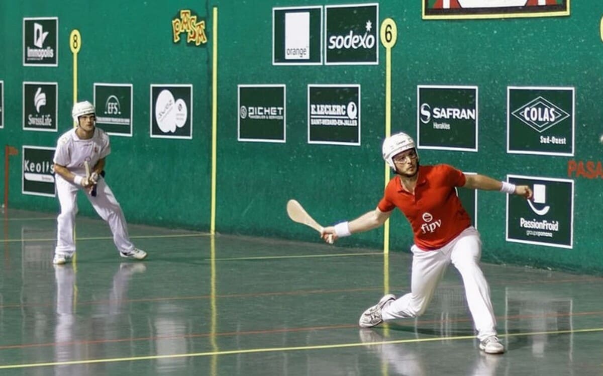 A programação dos Jogos Olímpicos muda a cada edição, com  modalidades entrando ou saindo. Na história, esportes que são populares apenas em determinadas regiões ou que nem existem mais já estiveram no cardápio do evento. 