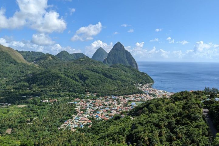 4) Santa Lúcia - Parte da Comunidade do Caribe (CARICOM), Santa Lúcia viu suas taxas de homicídios aumentaram constantemente desde os anos 1990. A ilha caribenha chegou a ter 66 assassinatos por ano, com uma taxa de 36,7 a cada 100 mil pessoas.