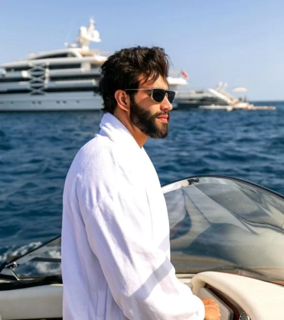 Em setembro/24, o sertanejo foi alvo da Operação Integration, deflagrada pela Polícia Civil de Pernambuco, que investigava lavagem de dinheiro e jogos ilegais.