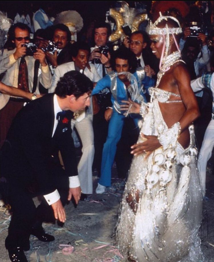 No entanto, sua passagem mais famosa pelo Brasil foi em 1978, quando protagonizou uma cena hilária tentando sambar no carnaval do Rio.