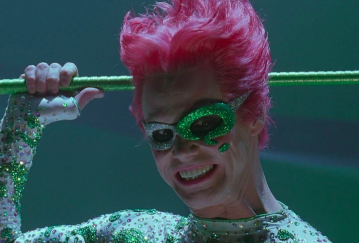Charada: Em Batman: Eternamente (1995), Jim Carrey deu vida à uma versão bem caricata do vilão nos cinemas. No entanto, o filme foi muito mal avaliado pela crítica e pelo público.