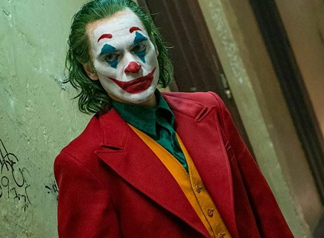  Joaquim Phoenix também encarnou uma versão ainda mais densa do vilão em Coringa (2019), e também venceu o Oscar de Melhor ator pelo papel. 