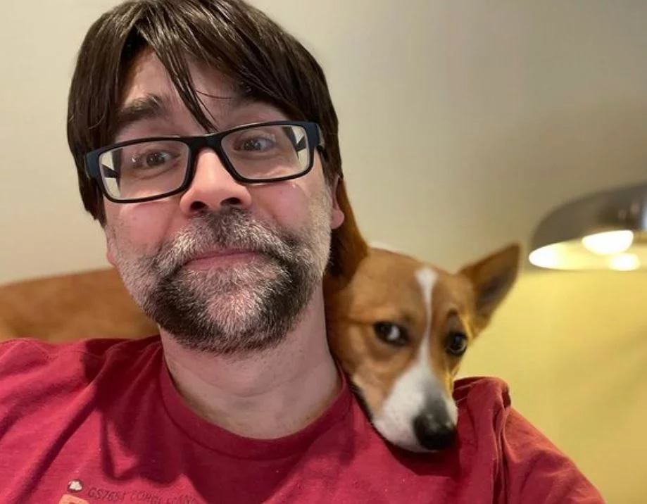 Lançado em 2007, o livro foi o primeiro romance de Joe Hill. A obra figurou como uma das mais vendidas na lista do New York Times e rendeu um prêmio de Melhor Primeiro Romance, concedido pela Horror Writers Association.