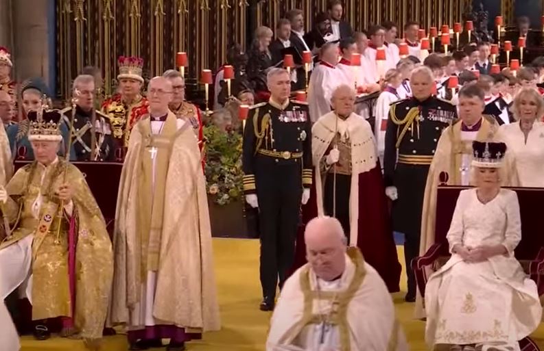 A cerimônia de sua coroação, porém, só ocorreu no dia 6 de maio de 2023, na Abadia de Westminster, em Londres. A cerimônia foi conduzida pelo arcebispo de Cantuária, com uma mistura de tradições antigas e elementos modernos. A coroação foi marcada por grande pompa, com a presença de líderes globais e celebridades.