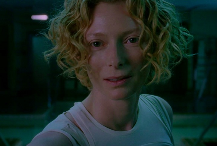 Em 2005, Swinton interpretou o anjo Gabriel no filme Constantine, baseado nas histórias em quadrinhos do personagem da DC Comics.