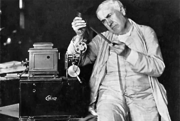 Quando tinha apenas 11 anos, Edison construiu um mini laboratório dentro de sua casa e já demonstrava sinais de sua genialidade. Na mesma época, ele aprendeu o código Morse e construiu telégrafos artesanais. 