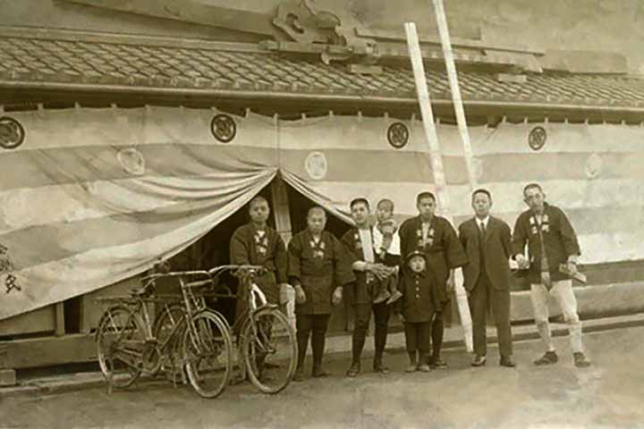 1º lugar: Kongo Gumi - Fundado em 578 (há 1.447 anos), é uma empresa de construção de Osaka, no Japão. 
