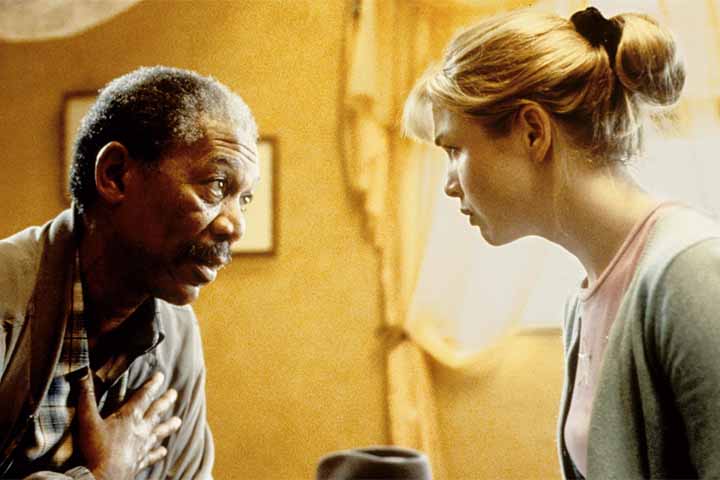 Em Enfermeira Betty (2000) dirigido por Neil LaBute, ao lado de Morgan Freeman, Zellweger interpretou uma garçonete do Kansas que depois de testemunhar o assassinato do marido, decide torna-se enfermeira. Ela ganhou seu primeiro Globo de Ouro de melhor atriz em comédia ou musical.