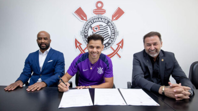 Paraguaio é o maior artilheiro na Neo Química Arena e estrangeiro do Timão e estendeu seu vínculo até o final de 2025