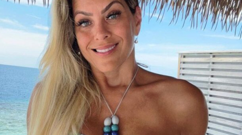 Apresentadora do 'Jogo Aberto', da Band, Renata Fan exibiu sua boa forma em fotos publicadas no Instagram e avaliou busca pelo 'corpo ideal'