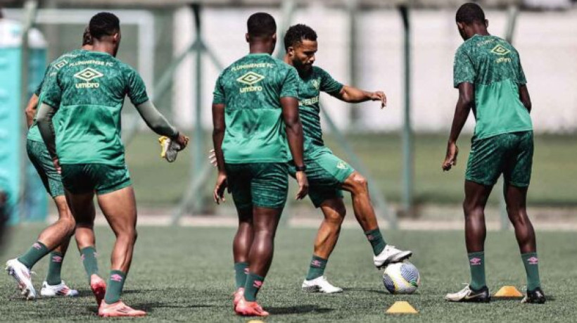 Curitiba, Brasil - 30/11/2024 - CT do Coritiba -   
Fluminense treina esta tarde no CT do Coritiba.
FOTO: LUCAS MERÇON / FLUMINENSE F.C.
.
IMPORTANTE: Imagem destinada a uso institucional e divulgação, seu
uso comercial está vetado incondicionalmente por seu autor e o
Fluminense Football Club.É obrigatório mencionar o nome do autor ou
usar a imagem.
.
IMPORTANT: Image intended for institutional use and distribution.
Commercial use is prohibited unconditionally by its author and
Fluminense Football Club. It is mandatory to mention the name of the
author or use the image.
.
IMPORTANTE: Imágen para uso solamente institucional y distribuición. El
uso comercial es prohibido por su autor y por el Fluminense FootballClub. 
És mandatório mencionar el nombre del autor ao usar el imágen.