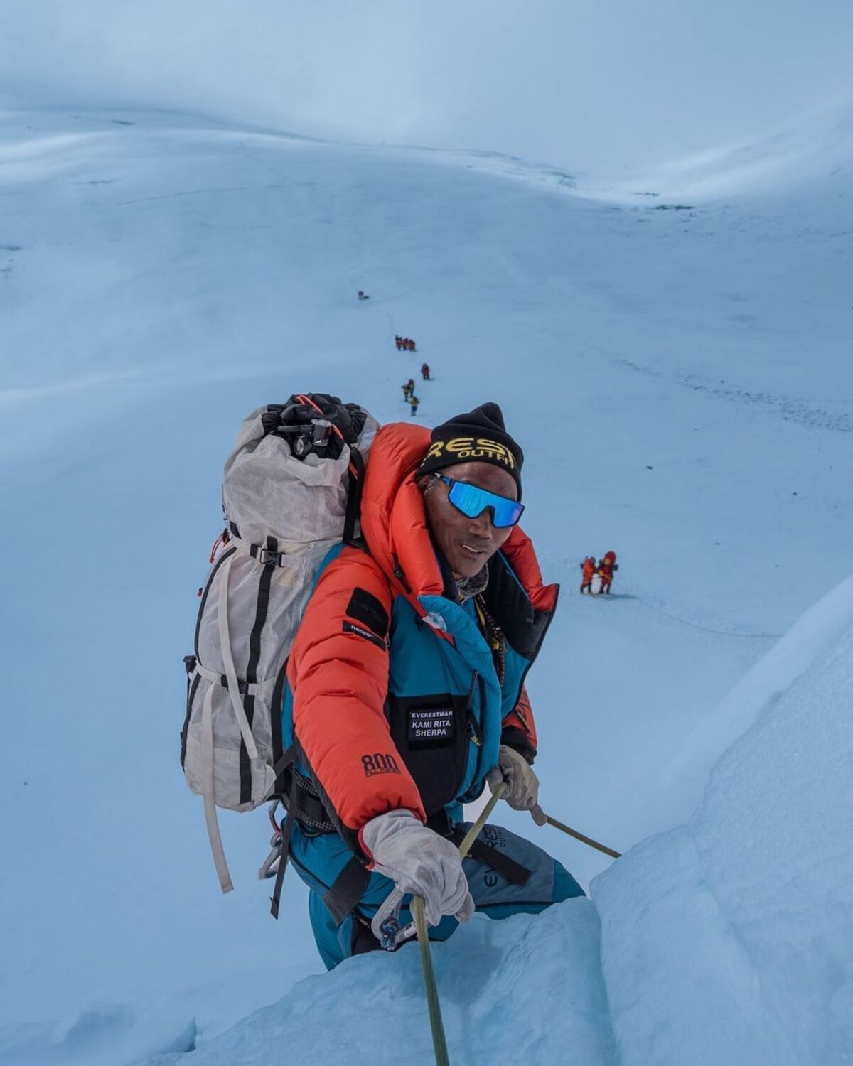 Em maio de 2024, o guia nepalês Kami Rita Sherpa, de 54 anos, escalou o Everest pela 30ª vez, um recorde na história da montanha. A informação é da autoridade de turismo do Nepal.