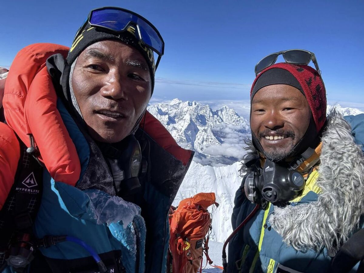 O alpinismo é importante fonte de renda no Nepal, pois movimenta o turismo na região, já que muitos trabalhadores atuam como guias na região montanhosa. O país possui oito dos 14 picos mais altos do mundo.