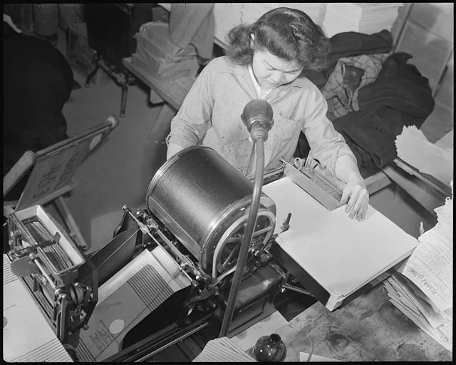 Há 148 anos, em 8 de agosto de 1876, Thomas Alva Edison, um dos maiores inventores da história, recebeu a patente de uma invenção que transformaria a maneira como a informação era disseminada: o mimeógrafo.