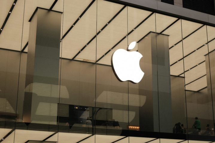 Além da Meta, a Amazon e a Apple são outras gigantes da tecnologia que têm estreitado laços com Trump. As duas empresas também doaram US$ 1 milhão para o republicano, de acordo com o portal Axios.