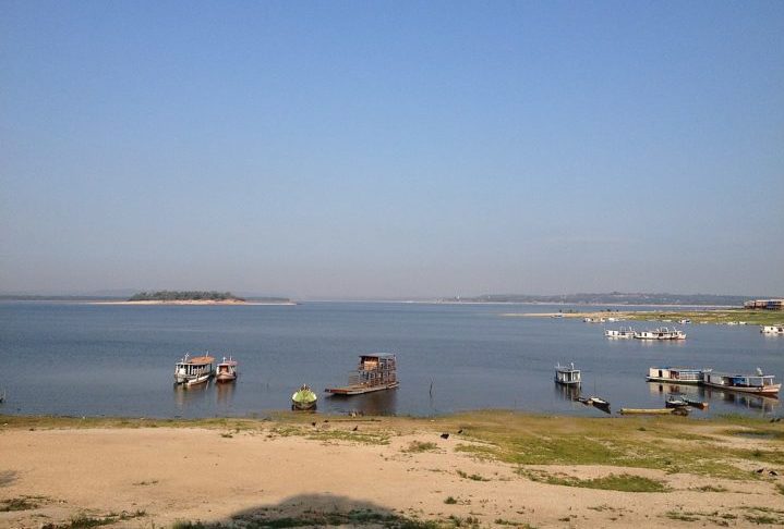 O homem nadava em um rio da região Terra Santa, no oeste estado, quando foi surpreendido pela investida do animal.