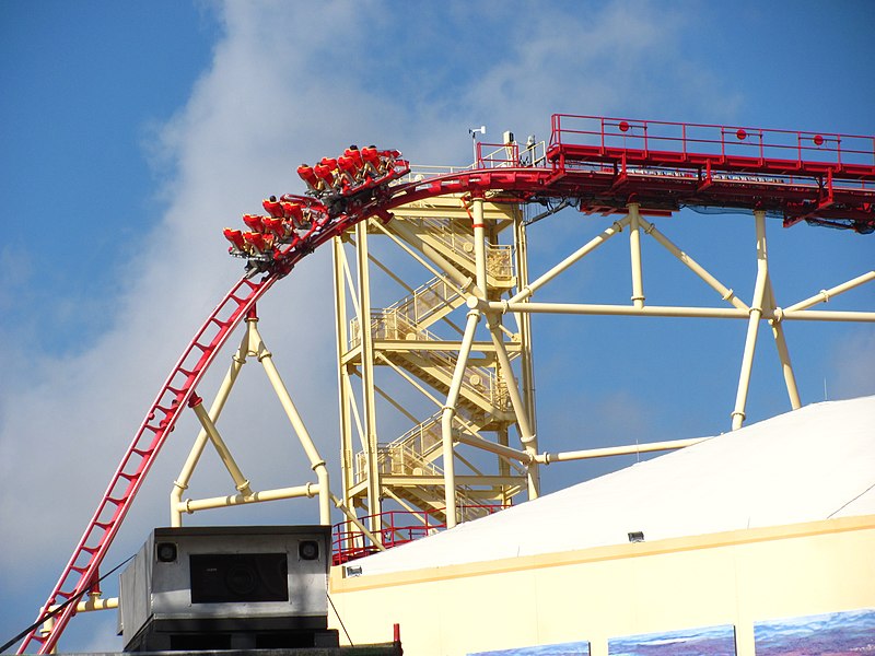 Com pico de 51 metros de altura e velocidade máxima de 105 km/h, a montanha-russa Hollywood Rip Ride Rockit foi inaugurada em agosto de 2009 e é uma das atrações mais badaladas do parque Universal Studios Florida. Um dos diferenciais é o fato de carrinhos dotados de caixas de som em cada assento, o que permite aos visitantes escolher sua música predileta para embalar a aventura.
