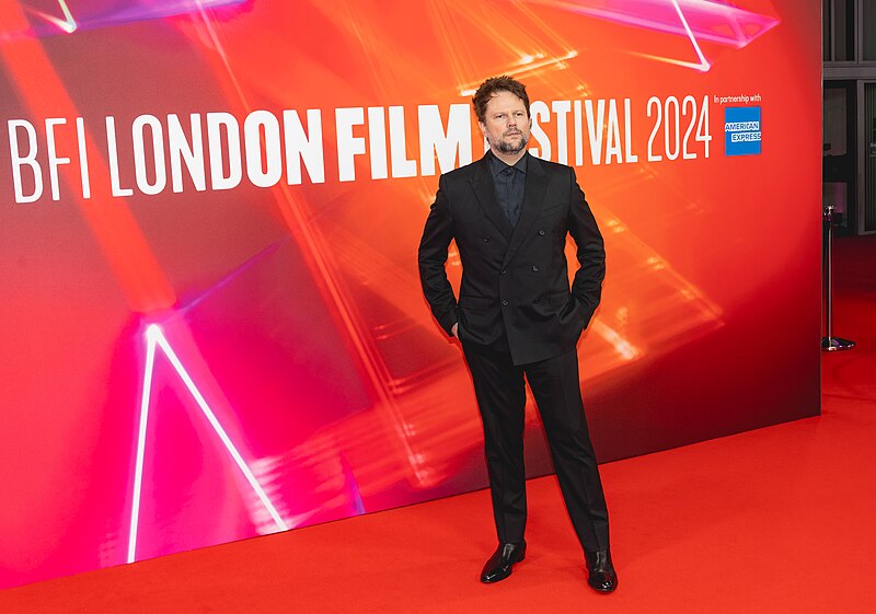 “Virou uma roleta-russa. Eu parava, engordava, começava outro filme e voltava às anfetaminas. Esse efeito sanfona refletia um amor pelos personagens, mas um desamor por mim mesmo”, desabafou.
