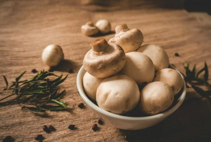 Outro risco é que algumas pessoas podem ter alergia a cogumelos, mesmo que nunca tenham apresentado reações antes.