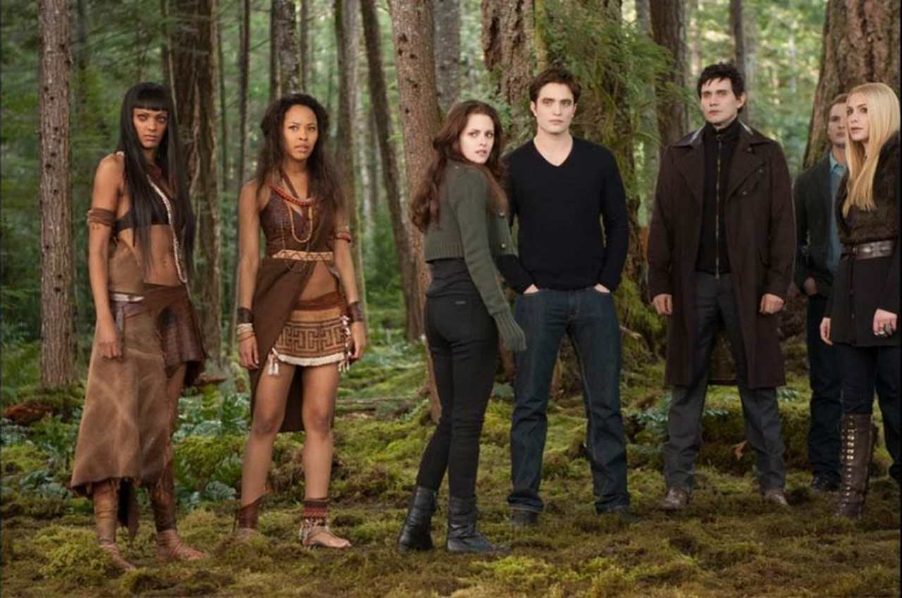 Quem disse esta frase no filme Twilight: Amanhecer Parte II (2002) durante uma briga com o personagem Jacob Black: ''Você apelidou minha filha como o monstro do Lago Ness!''?