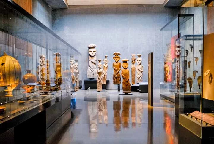 Outro museu importante em Santiago é o de Arte Precolombino, com duas exposições permanentes bem legais: a América Precolombina em el Arte, com peças da Mesoamérica, Caribe, Amazonas e Andes Central, e a Chile Antes de Chile, relacionada aos povos originários de milhares de anos atrás.