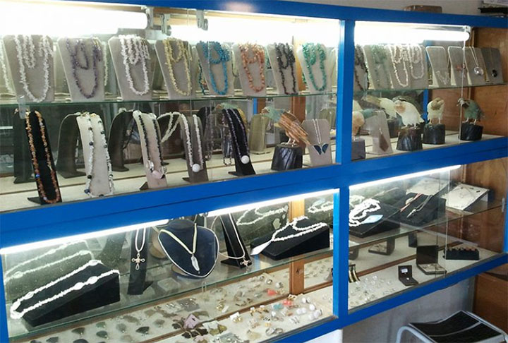 Os cristais de Cristalina são usados para uma variedade de propósitos, incluindo joalheria, decoração e pesquisa científica. Eles também são considerados objetos de beleza e mistério.