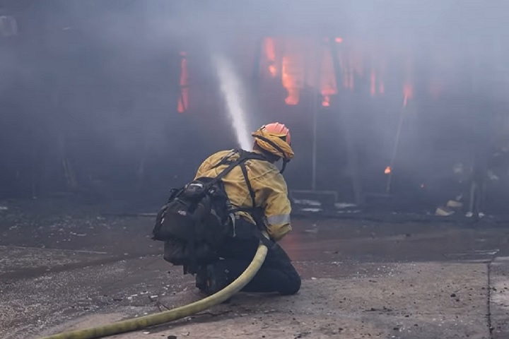 Levamos o sistema ao limite. Estamos combatendo um incêndio florestal com sistemas de água urbanos, ressaltou Janisse Quinones, diretora-executiva do Departamento de Água e Energia de Los Angeles.