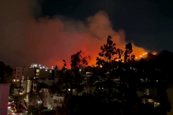 Até a manhã desta sexta-feira (9/1), em torno de 130 mil pessoas já tinham recebido ordens de evacuação e 400 mil residências estavam sem energia elétrica.