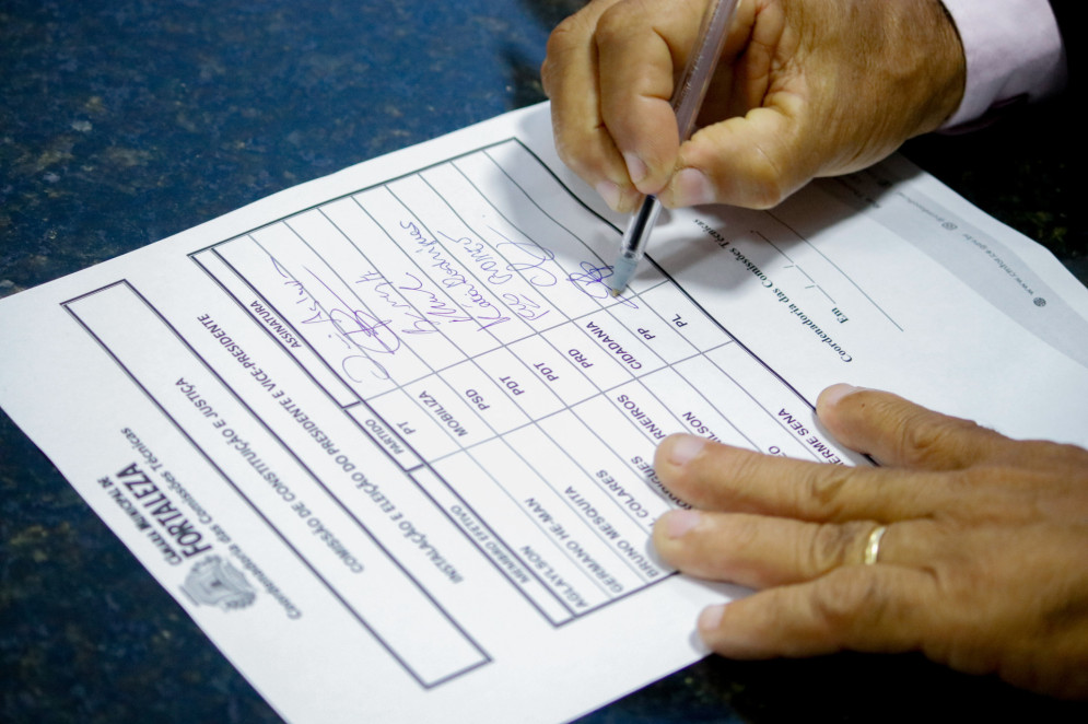 FORTALEZA, CEARÁ, BRASIL, 09-01-2024: Movimentação dos Vereadores na Primeira Sessão extraordinária da Câmara Municipal de Fortaleza para votar o fim da Taxa do Lixo. (Foto: Samuel Setubal/ O Povo)