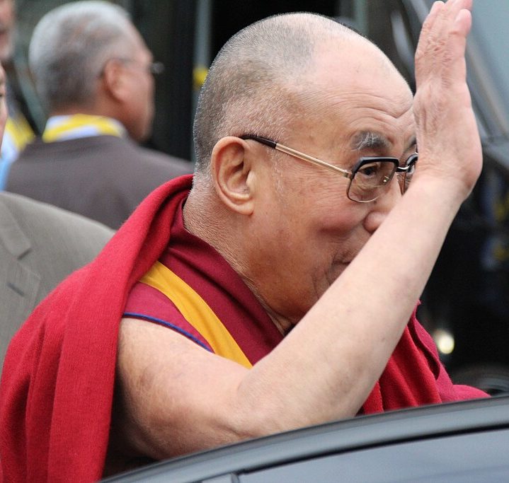 Em uma entrevista dada em 2018, ele sugeriu que a Europa deveria ser “guardada para os europeus”, ao comentar o aumento do número de refugiados africanos entrando no continente. 