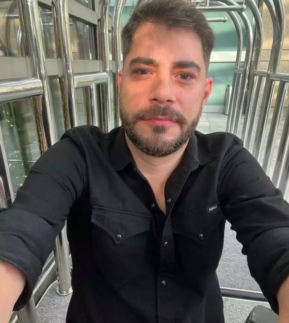 Evaristo também descreveu sua sensação de desgaste constante: “Eu me sinto definhando, é como defino para o médico. Todos os dias eu me sinto definhando. Perco meio quilo por dia... Posso comer qualquer coisa, mas não para dentro de mim.