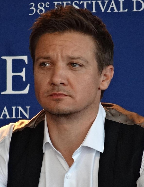 Dias antes, ao entrar em 2025, o astro utilizou as redes sociais para celebrar o seu “renascimento”. Isso porque dois anos atrás Jeremy Renner sofreu um acidente que quase tirou sua vida. 

