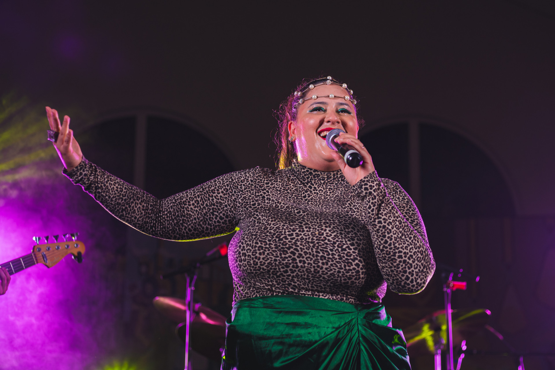 Mel Mattos se apresenta no Flores Arte Bistr&ocirc;