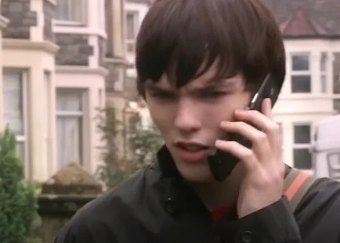 Entretanto, foi com sua atuação na série britânica Skins (2007-2008) que Hoult alcançou a verdadeira fama. Interpretando o personagem Tony Stonem, um adolescente manipulador e inteligente, ele conquistou o público e a crítica.