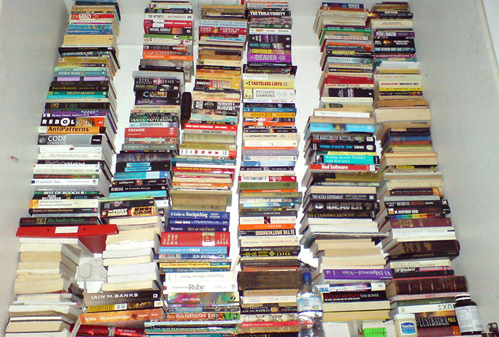 Através do livro, as pessoas conseguem aprender fatos importantes que já aconteceram ou ter a imaginação para vivenciar o que está sendo contado - e que envolve diversas categorias. Veja quais são os livros mais vendidos da história! 