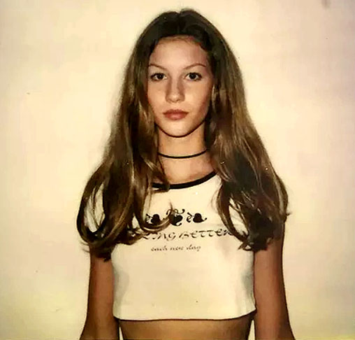 Quando adolescente, Gisele cogitou ser jogadora de vôlei, mas foi descoberta por uma agência de modelos, que acertou em cheio. Dali para o mundo da moda foi um passo. Aos 14 anos, iniciou sua carreira.  