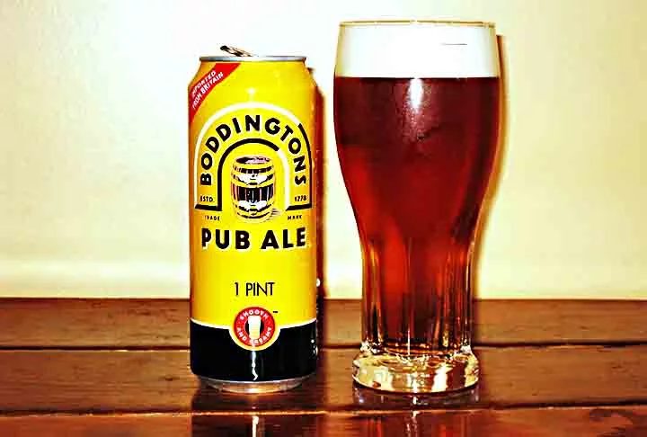 Boddingtons: Uma pale ale de Manchester com uma textura cremosa, conhecida pelo sabor suave e pelo leve amargor.
