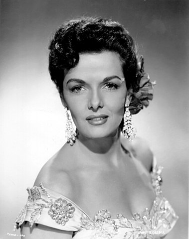 Jane Russell (1921-2011) - Trabalhava como recepcionista num consultório dentário quando foi descoberta pelo produtor de cinema Howard Hughes. Tornou-se um dos principais símbolos sexuais dos anos 1940 e 1950. Seu principal filme foi Os Homens Preferem as Loiras, ao lado de Marilyn Monroe. 