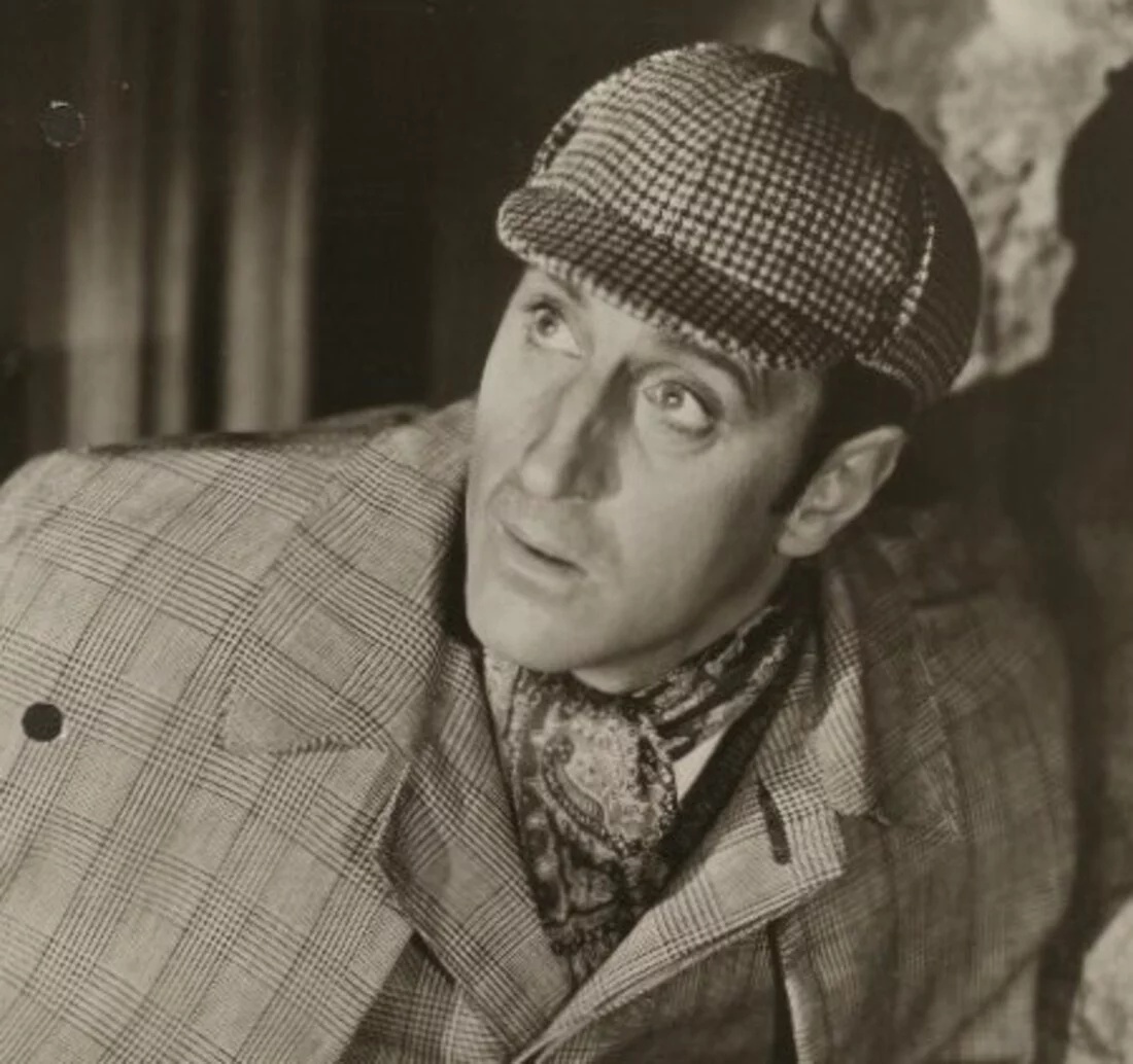 Basil Rathbone - O ator britânico nascido na África do Sul, que interpretou vários vilões ou personagens de moral discutível, também viveu Sherlock Holmes. E por sinal ficou famoso justamente na pele do detetive, pois fez vários filmes de mistérios em que viveu Sherlock, entre 1939 e 1953.
