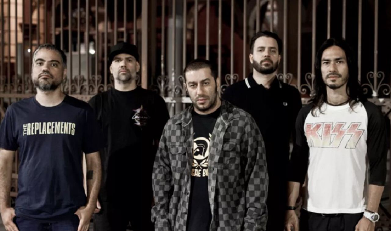 Nome da banda: Cpm 22 - O sucesso da banda é de muito tempo, sendo que as renomadas premiações e o impacto positivo das músicas abriram as portas para uma nova geração de bandas brasileiras de rock.