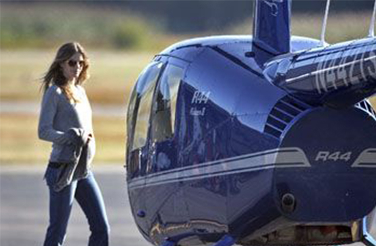 Uma curiosidade é que Gisele sabe pilotar helicóptero. Ela fez o curso em 2009 na escola de aviação de Boston, usando um modelo Robinson R44.