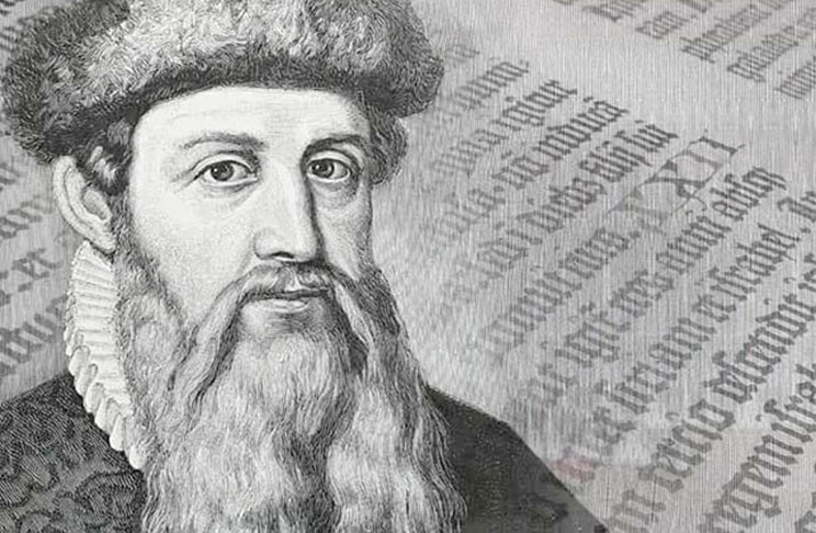 A Bíblia de Gutenberg foi o primeiro impresso após a invenção da prensa de tipos móveis. Uma edição completa tem 1.282 páginas, com texto em duas colunas, a maioria encadernada em dois volumes. Estima-se que tenham sido prensadas 180 cópias da Bíblia. 