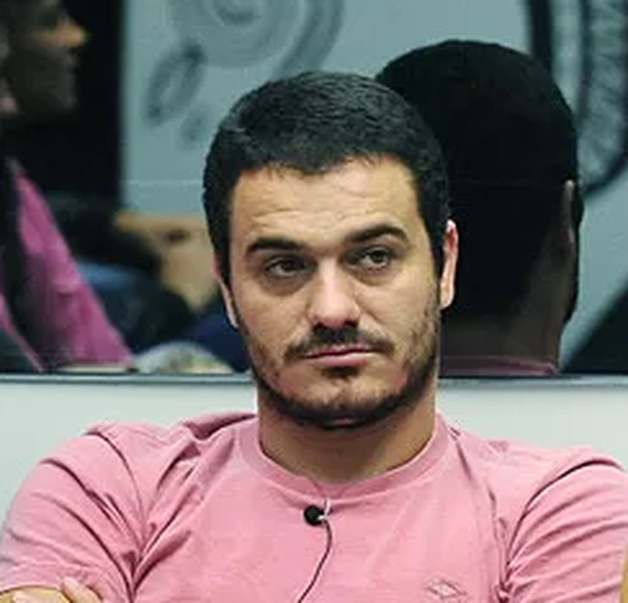 Rafa foi considerado desleal, mentiroso e briguento pelos integrantes da casa. Mas o grande motivo de rejeição foi ter falado que tinha namorada fora da casa e mesmo assim ter se relacionado com Renata durante o confinamento.