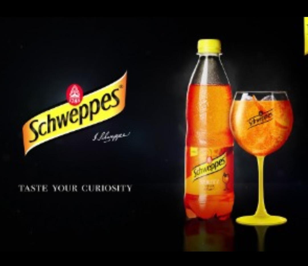 Schweppes - Spritz - Teor alcoólico: 5% . O drink tem água gaseificada e leva frutas de base cítrica, com sabor de raspas de laranja.