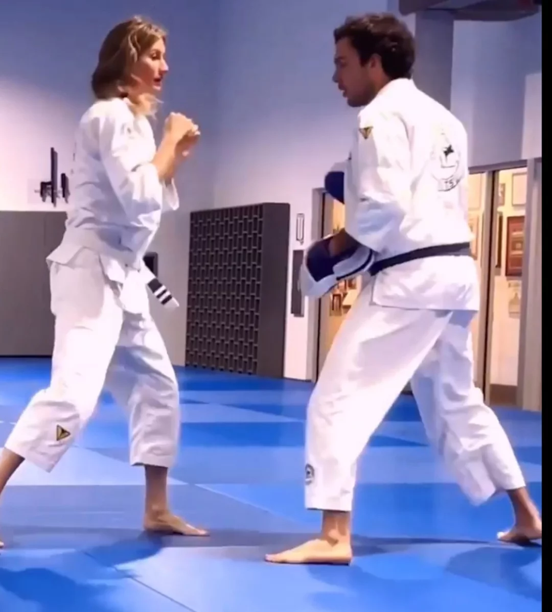 Gisele e Joaquim são amigos de longa data. Ele é carioca, mas vive há anos nos Estados Unidos, onde montou uma academia para dar aulas de jiu-jitsu. Em 2022, Gisele postou vídeo de uma aula em que ela treina com Joaquim, mas afirma que o romance só surgiu após seu divórcio. 
