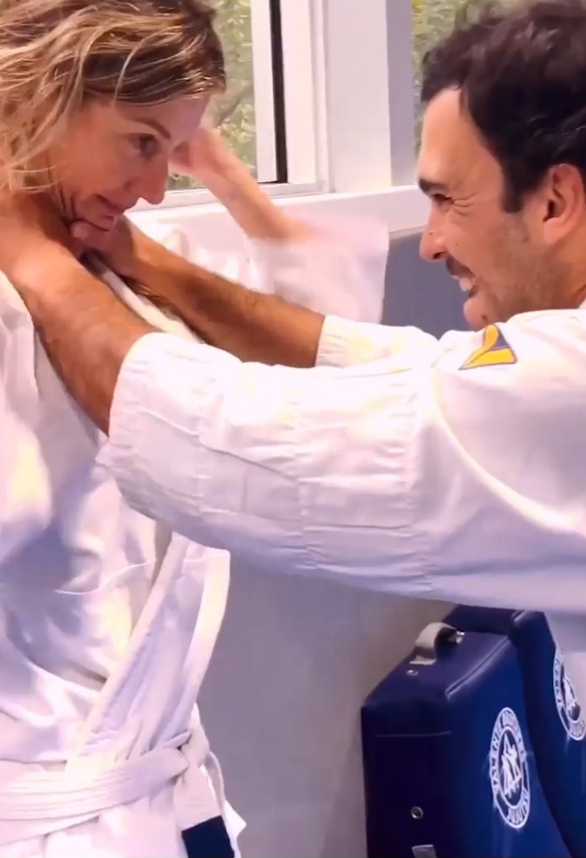 Esta é a primeira vez que saio com alguém que era meu amigo. É muito diferente. É muito honesto e muito transparente, afirmou a ex-modelo na entrevista.