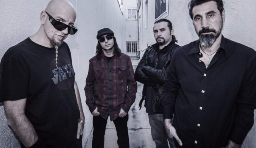 Nome da banda: System of a Down - Ouvir uma música de System of a Down é entrar em um mundo paralelo, pois o conjunto de sons dos diversos  instrumentos da banda criam canções totalmente diferentes e fora do convencional. Chop Suey! é um bom exemplo do talento da banda. 