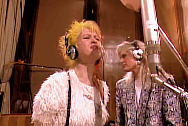 O clipe, que já tem mais de 40 anos, reuniu alguns dos maiores nomes da música mundial da época como parte de uma campanha beneficente para arrecadar fundos contra a fome na África.